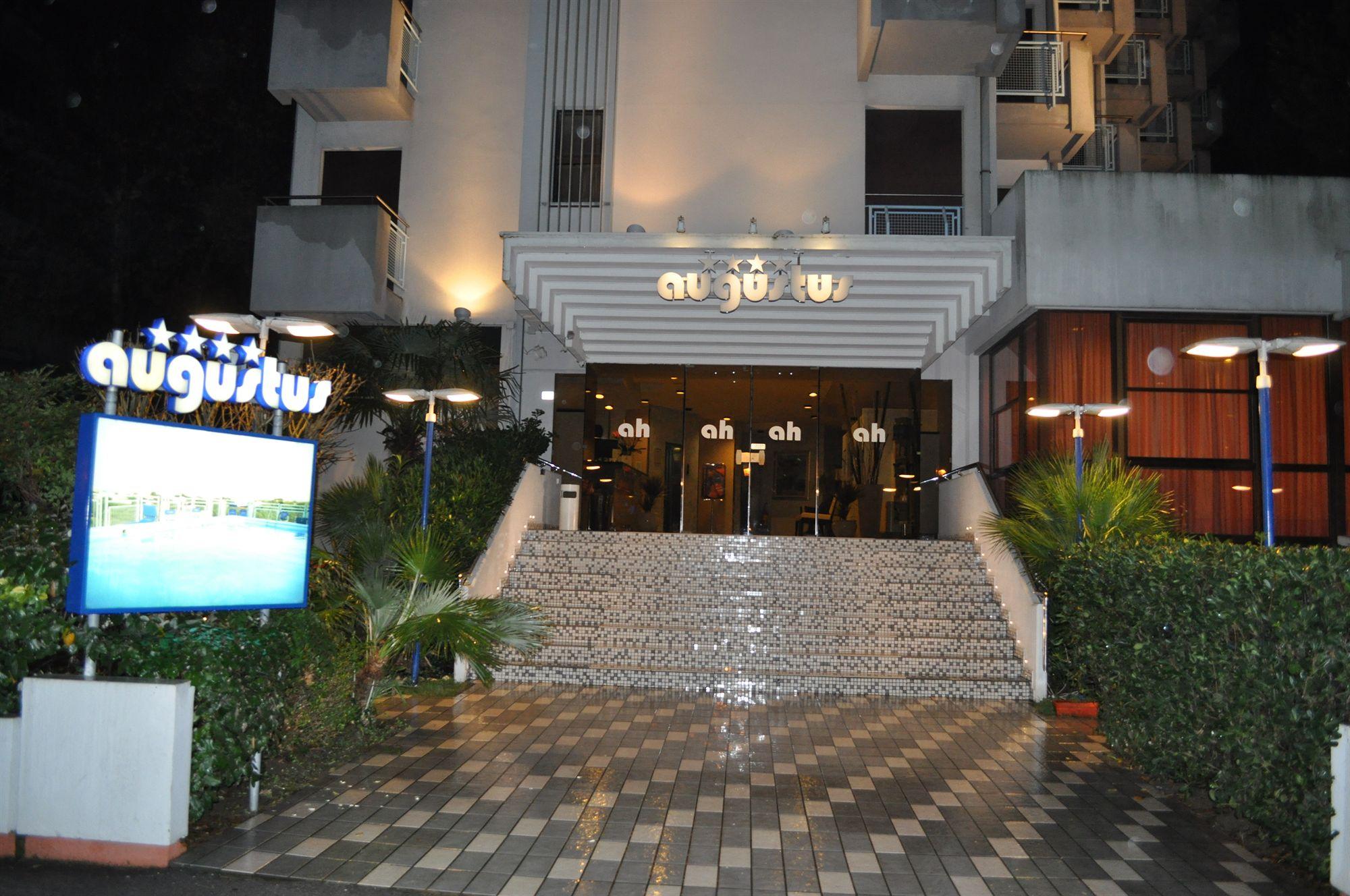 Hotel Augustus Riccione Exteriör bild